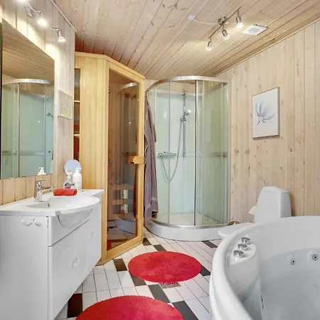 Stunning In With Kitchen Holiday home