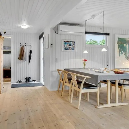 Stunning In With Kitchen Holiday home *