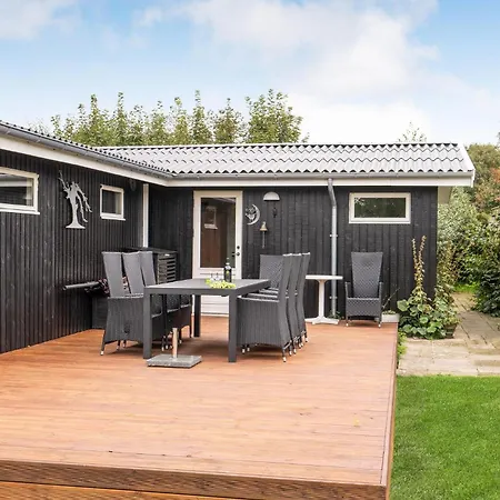 Stunning In With Kitchen Assens